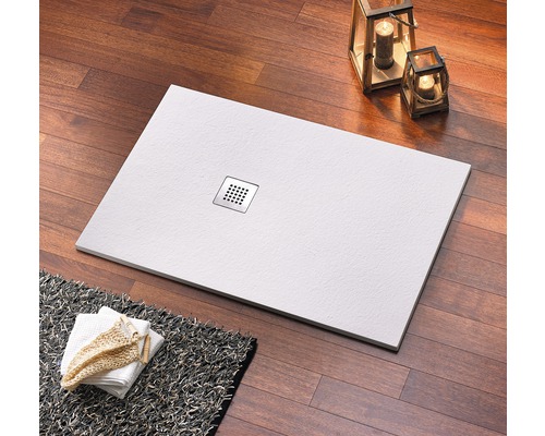 Rechteckige Duschwanne mit quadratischem Abfluss