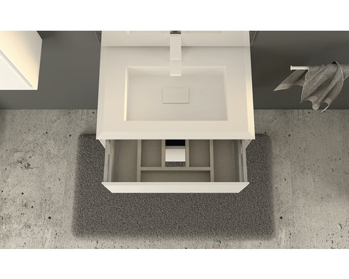 Aufsicht auf ein Badezimmer mit Waschbeckenunterschrank mit Auszug