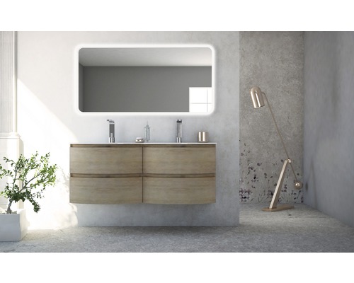 Salle de bains moderne avec meuble-lavabo double, miroir lumineux et lampadaire