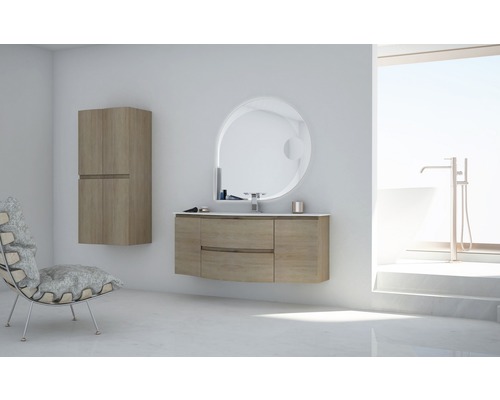 Salle de bains avec meuble sous-lavabo, armoire de toilette, armoire suspendue et chaise au design clair