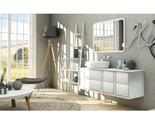 Salle de bains moderne avec lavabo, miroir, commode et décoration