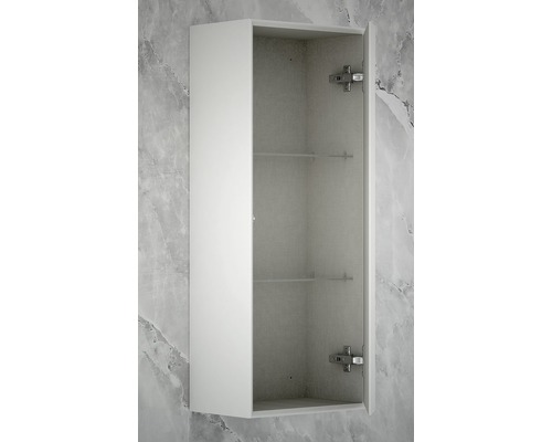 Offener weisser Badezimmerschrank mit Glasböden zur Aufbewahrung