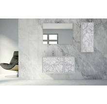 Modernes Badezimmer mit Waschtisch, Spiegel und Hochschrank in Marmoroptik