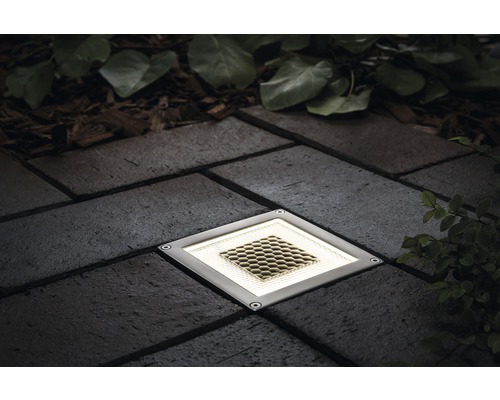 Spot encastrable au sol sur pavés à l''extérieur