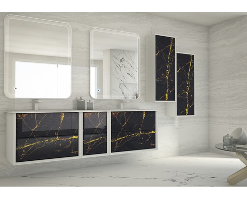 Modernes Badezimmer mit Doppelwaschtisch, beleuchteten Spiegeln und hochglänzenden Schränken mit Marmoroptik