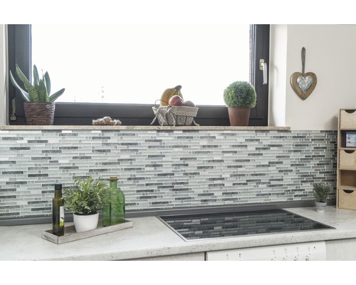 Scène de cuisine avec des carreaux de mosaïque comme crédence