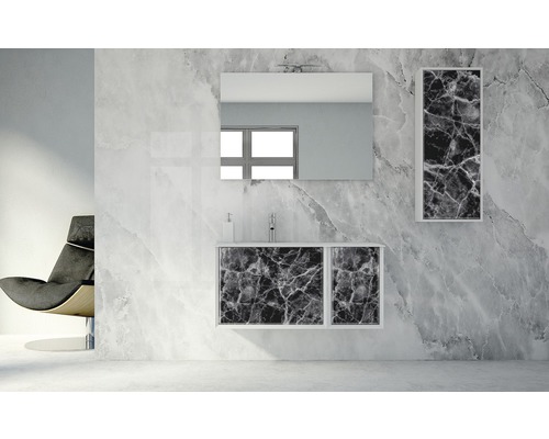 Salle de bains avec meuble-lavabo, miroir et armoire suspendue aspect marbre