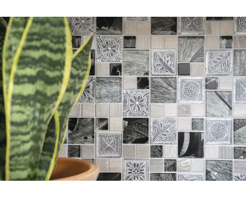 Carreaux de mosaïque avec motifs floraux et plantes en pot