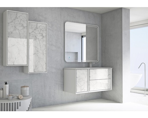 Badezimmer mit Waschtisch, Spiegelschrank und Spiegel in Marmoroptik