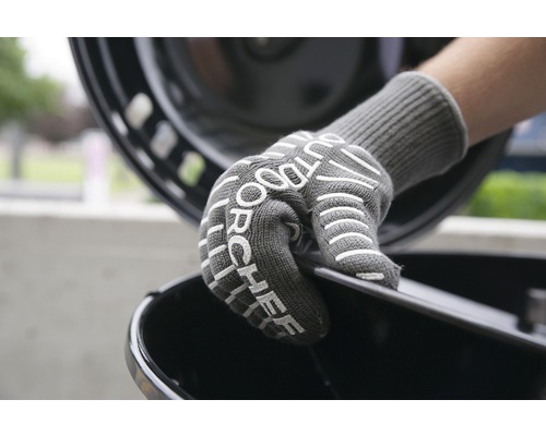 Grillhandschuh zum sicheren Anheben des Grillrosts