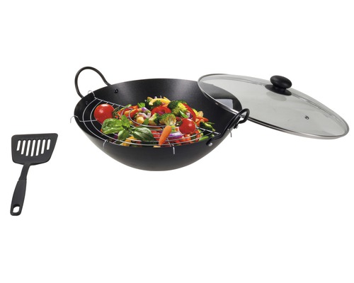 Wok mit Gemüse, Deckel und Pfannenwender