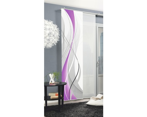 Dekorativer Schiebevorhang mit lila Akzenten im Wohnzimmer.