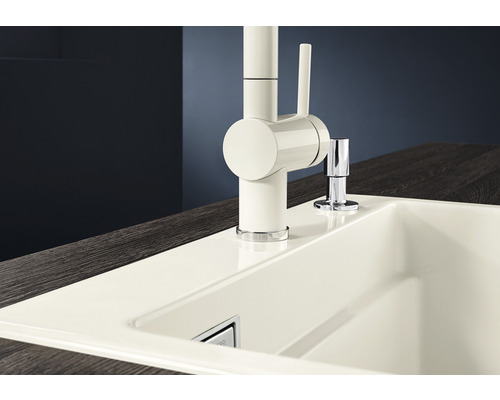 Évier de cuisine avec robinet et distributeur de savon