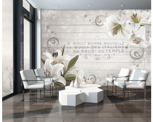 Salon avec papier peint photo à motif floral et lettrage