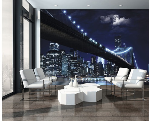 Salon lumineux avec papier peint photo Skyline de New York la nuit