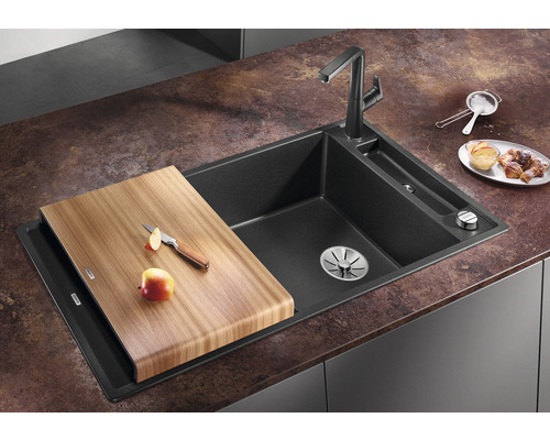 Évier de cuisine en granit avec planche à découper et robinet