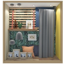 Chambre décorée avec des étagères, des coussins et des rideaux pour une ambiance cosy