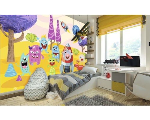 Kinderzimmer mit Monster Tapete, Bett und Schreibtisch