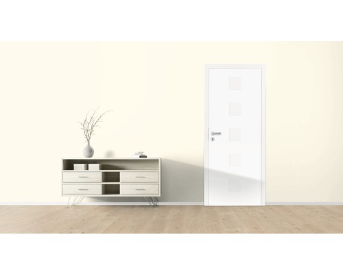 Intérieur avec commode et porte intérieure