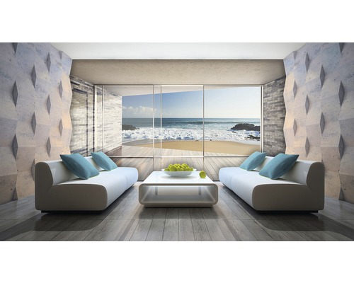 Salon lumineux avec canapés, table basse et vue sur la mer à travers une baie vitrée.