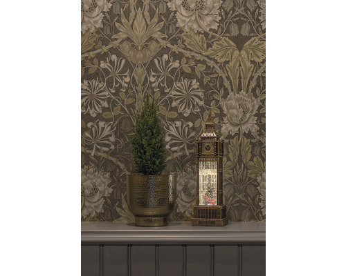 Scène décorative avec plante en pot, décoration Big Ben et papier peint à motifs