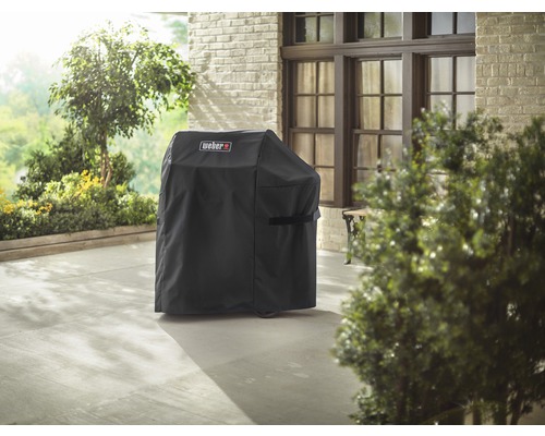 Weber Logo auf schwarzer Grillabdeckung