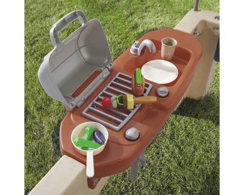 Cuisine pour enfants avec barbecue, évier et aliments jouets