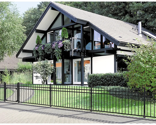 Maison avec jardin d''agrément et clôture