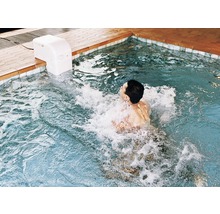 Schwimmbad mit Schwimmer und Gegenstromanlage
