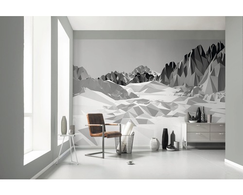 Séjour avec papier peint montagne triangulaire, chaise et commode