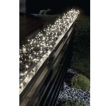 Lichterkette auf einem Gartenzaun für Aussenbeleuchtung