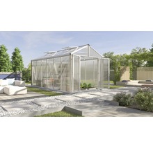 Gewächshaus im Garten mit geöffneten Türen und Pflanzen