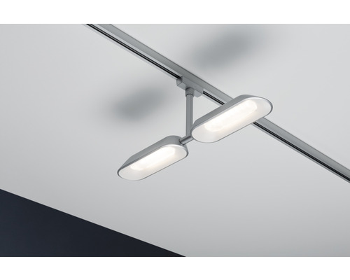 Deux spots LED sur un rail d''alimentation au plafond