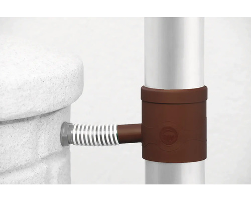 Regenwassertank verbunden mit Fallrohrfilter