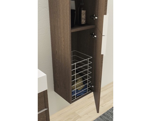 Offener Badezimmer Hochschrank mit Wäschekorb und Regalboden