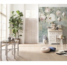 Pièce lumineuse avec plante d''intérieur, commode, table et papier peint photo floral