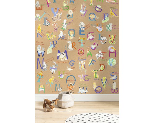 Chambre d''enfant avec papier peint alphabet à motifs d''animaux