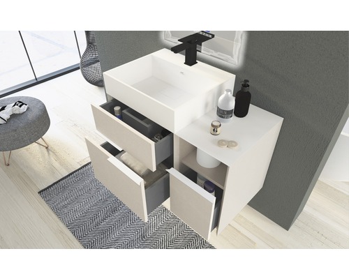 Salle de bain moderne avec meuble sous-lavabo, tiroirs et serviettes