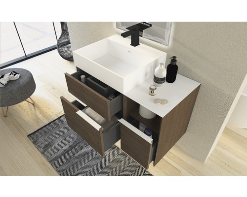 Salle de bain avec lavabo, meuble sous-lavabo avec tiroirs et étagères