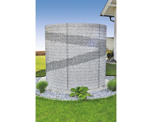 Runde Gabione mit Steinfüllung im Garten