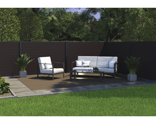 Jardin avec clôture d''intimité, coin salon et plantes