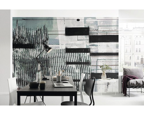 Bureau moderne avec une peinture murale abstraite, un bureau et une chaise.