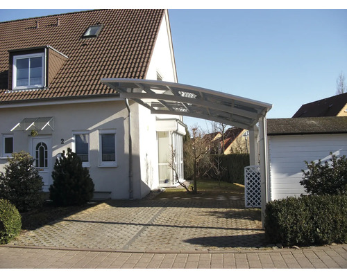 Haus mit Carport aus Metall