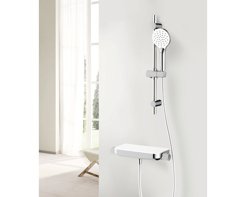 Robinet de douche avec douchette à main et étagère pour accessoires de douche