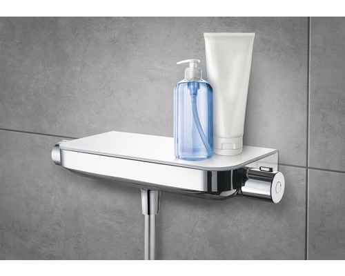 Robinet de douche avec étagère, distributeur de savon et tube de crème