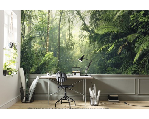 Bureau avec papier peint photo motif jungle, bureau et matériel de bureau.