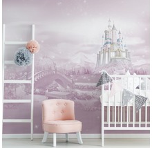 Chambre d''enfant avec papier peint château de conte de fées, fauteuil, lit d''enfant et échelle