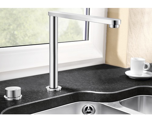 Küchenarmatur aus Metall mit separatem Bedienknopf