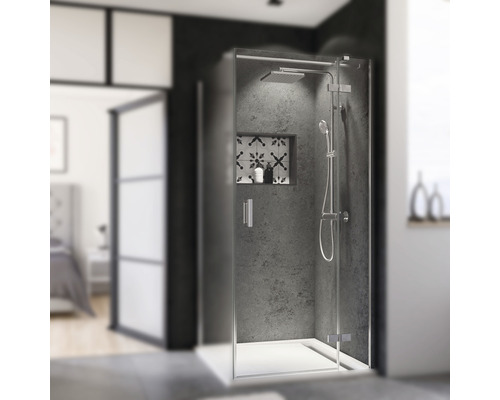 Douche à l''italienne avec pomme de douche et douchette dans une salle de bain