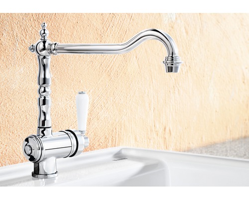 Robinet de cuisine en métal avec poignée blanche